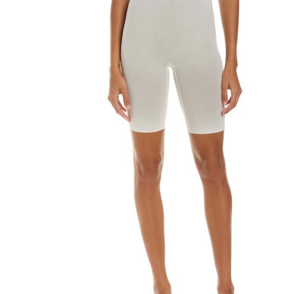 SKIMS Other - Skims Sheet Mesh Sculpt Short in Marble